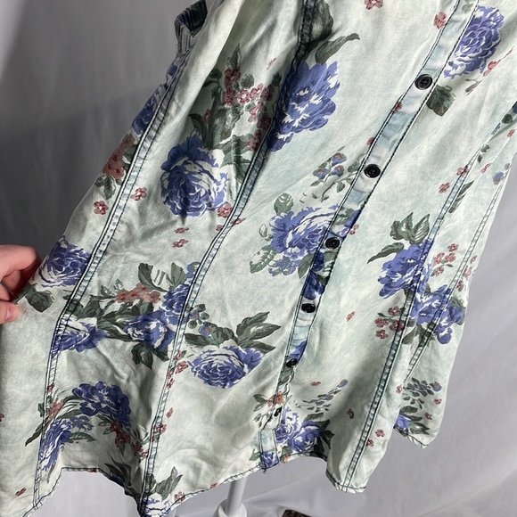 Torrid denim looking floral tank top size 1 - Picture 4 of 8